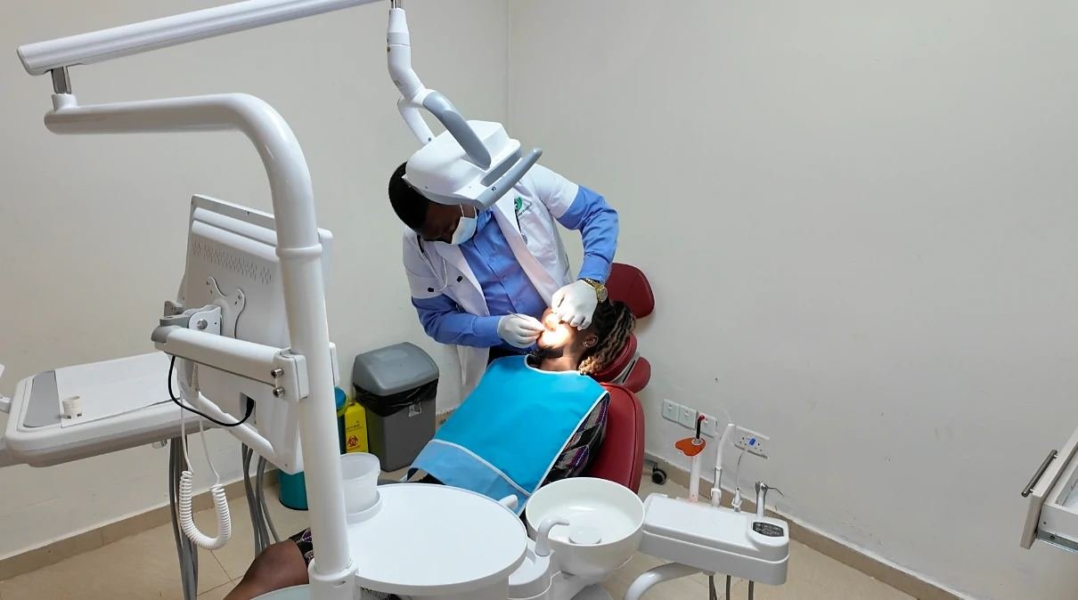 A dental examination at IHZ